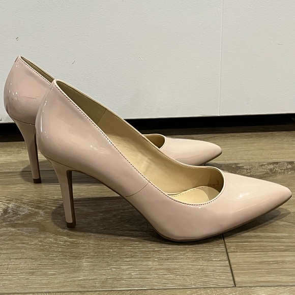 Classic Pinkish Nude Pumps - Picture 5 of 9